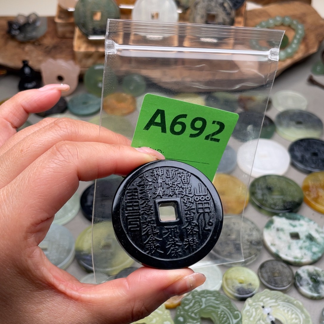 明***A蛇纹石玉未镶嵌颈饰