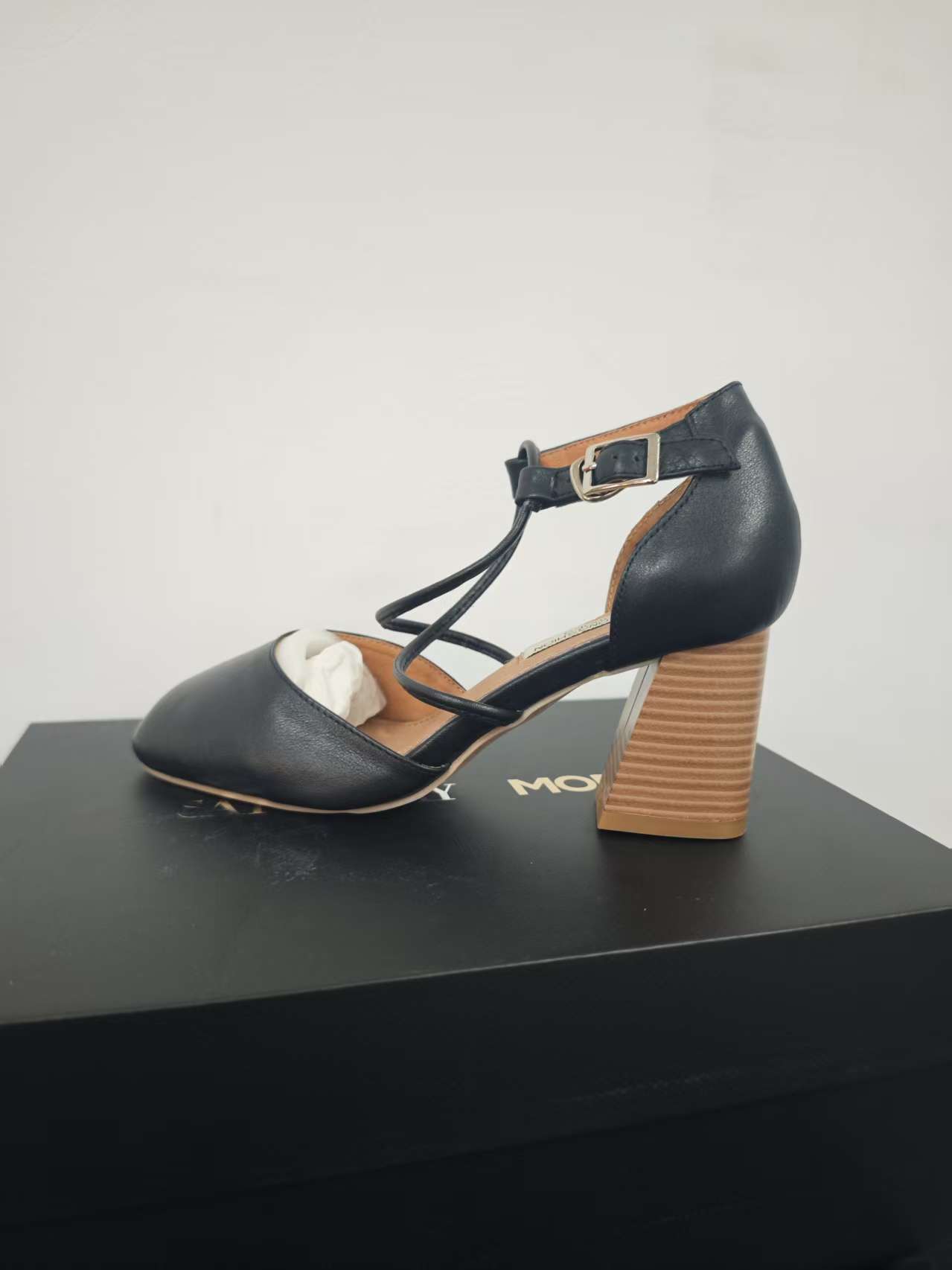 Z8092-17-牛皮2025新款夏复古交叉带包头凉鞋女高跟鞋不累脚中空