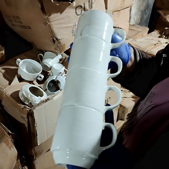 绿泥盘子碗茶壶啥都有