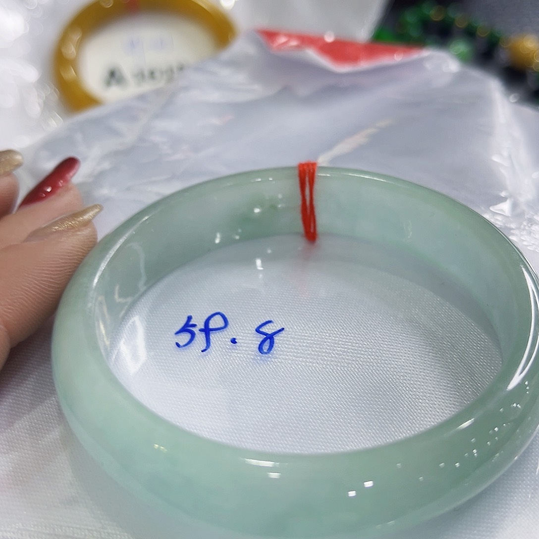 翡翠手镯未镶嵌多样性
