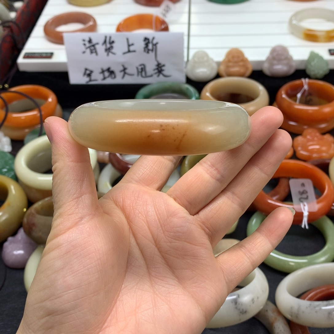 石英质玉手镯未镶嵌