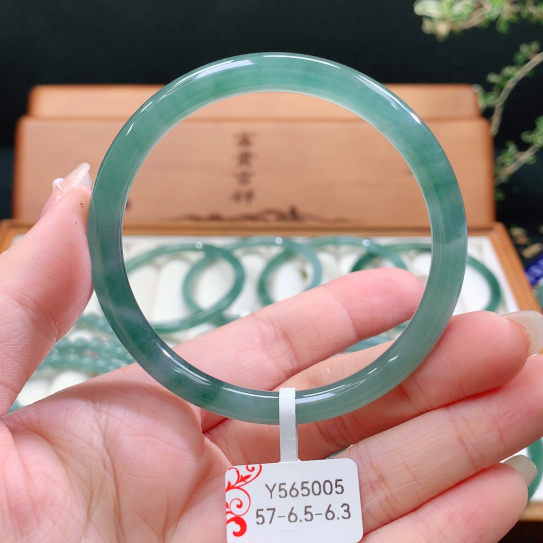 翡翠手镯未镶嵌天然