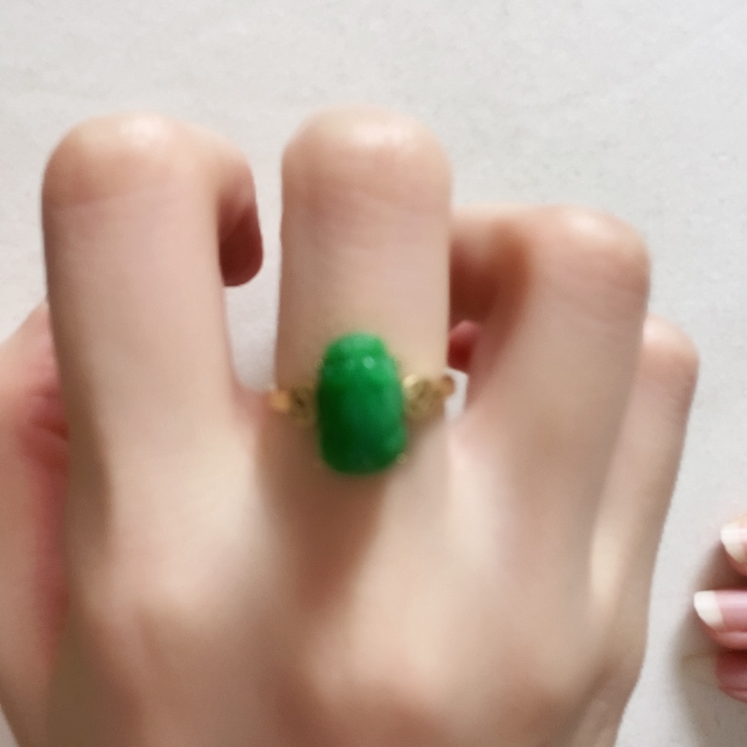 翡翠戒指18K金镶嵌默*简单