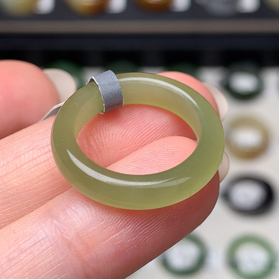 未镶嵌戒指和田玉