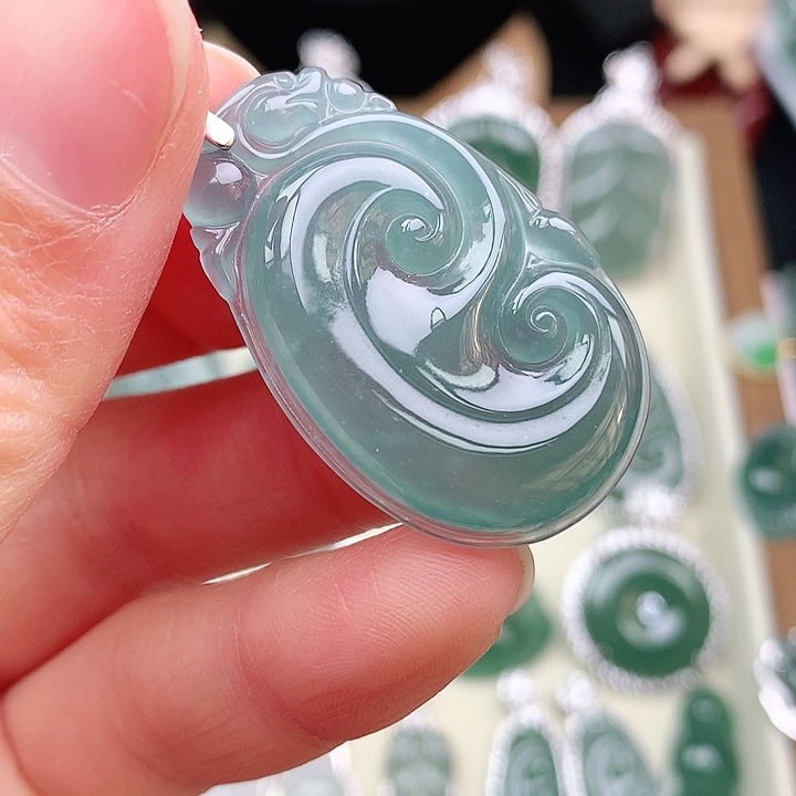 颈饰未镶嵌翡翠吊坠