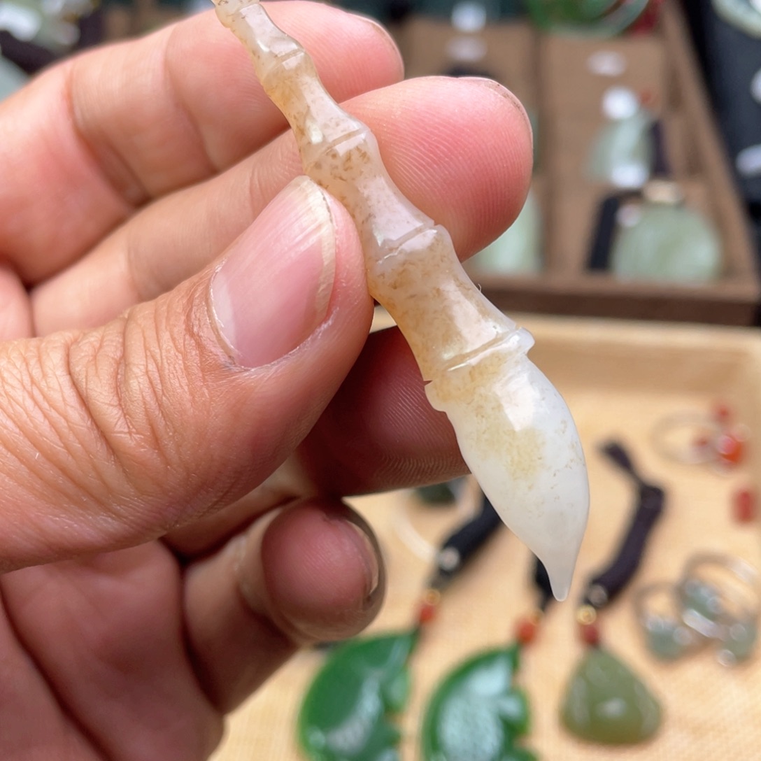 和田玉颈饰未镶嵌