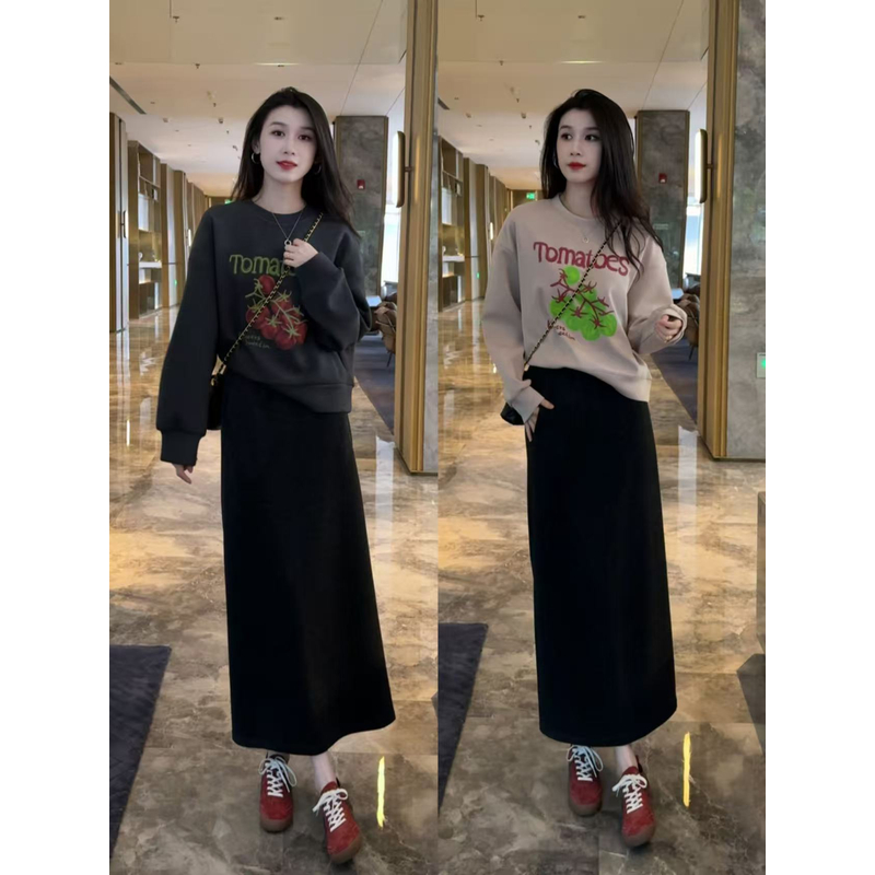 秋季百搭休闲时尚番茄刺绣圆领卫衣+秋季简约百搭半身裙两件套