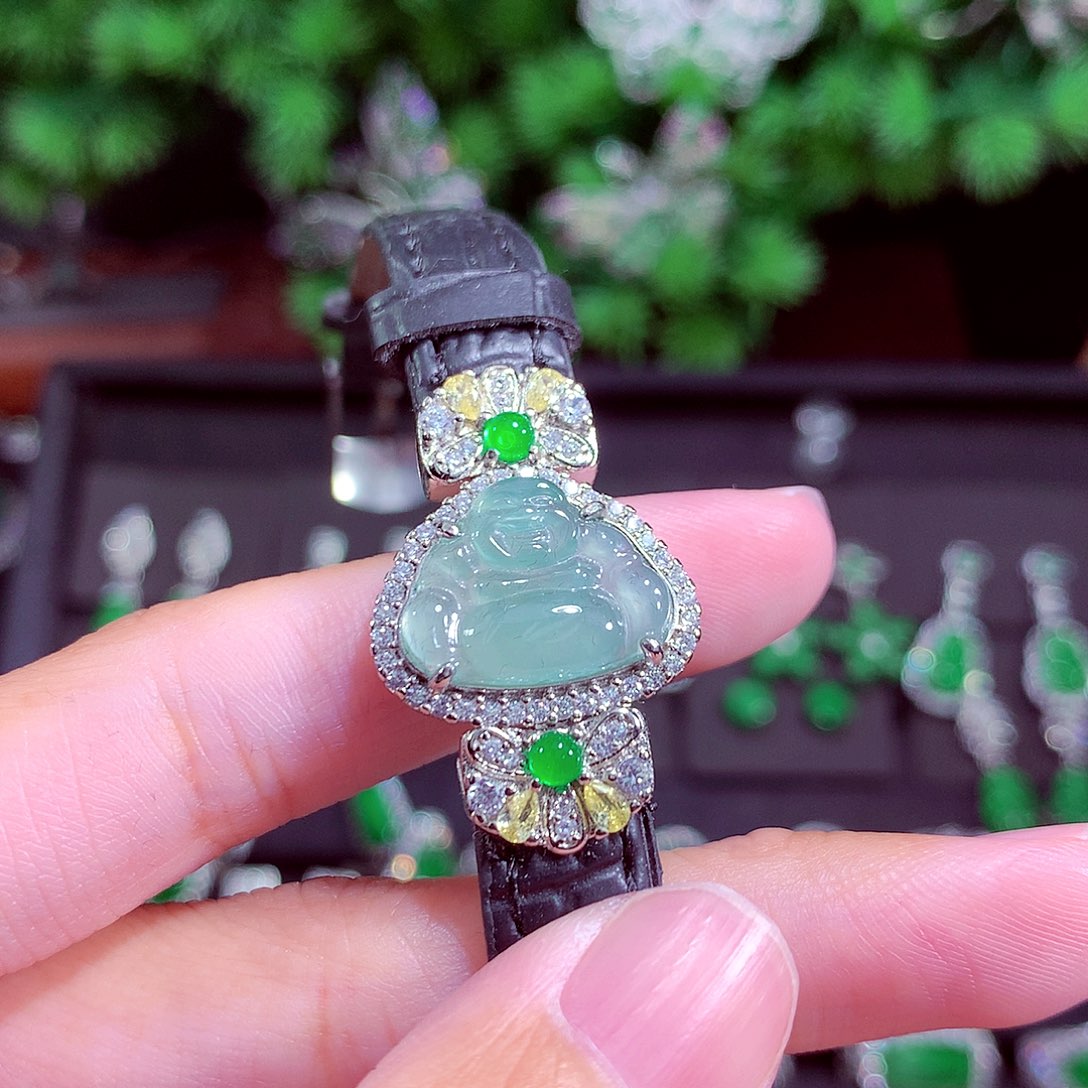 颈饰未镶嵌翡翠天然