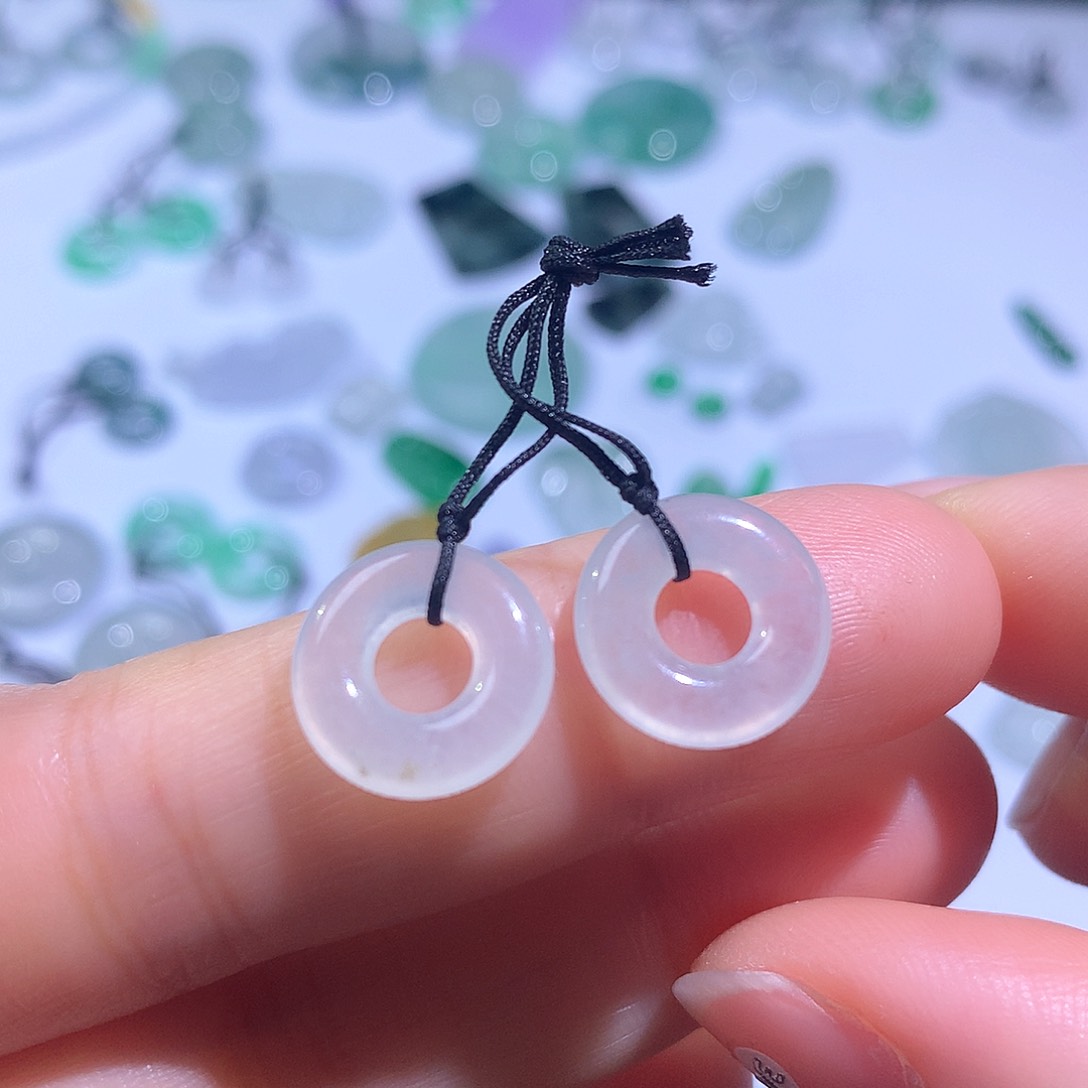 翡翠颈饰未镶嵌甜甜圈