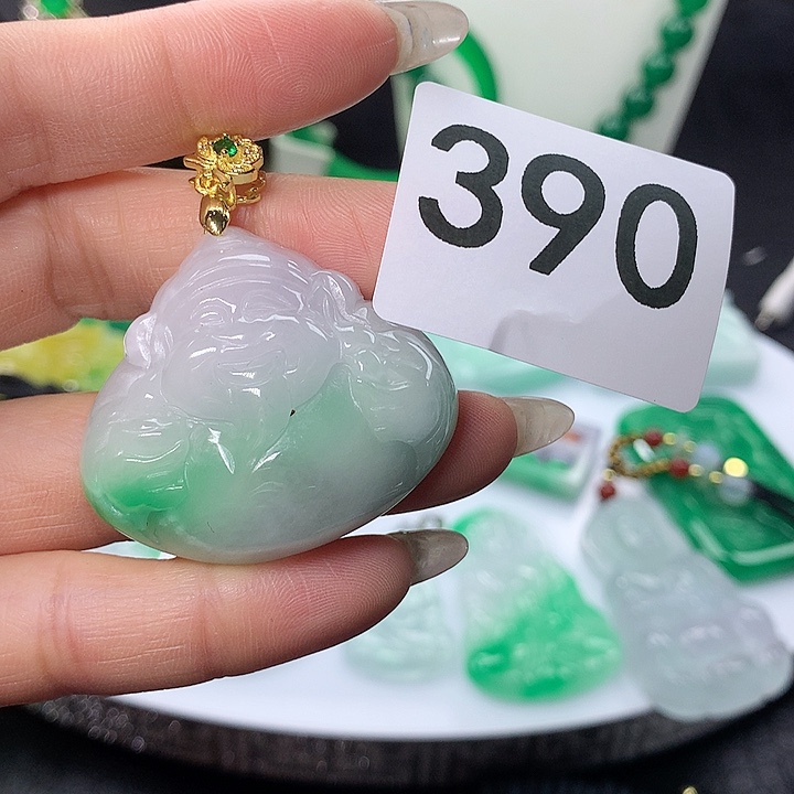 翡翠吊坠(赠链)未镶嵌