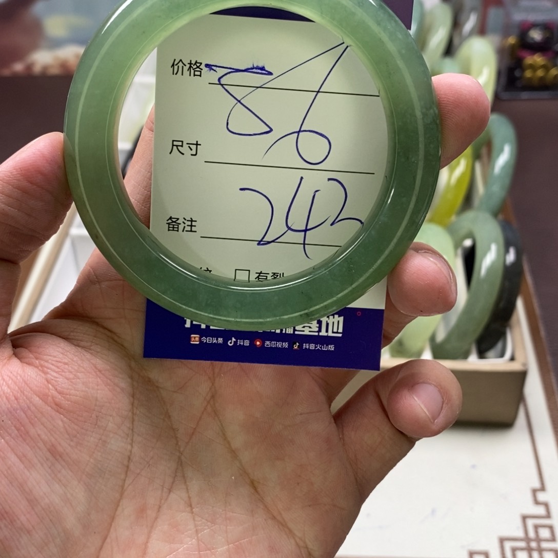 蛇纹石玉手镯未镶嵌