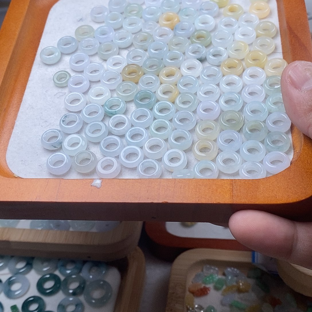 翡翠颈饰未镶嵌小甜甜圈两个起拍