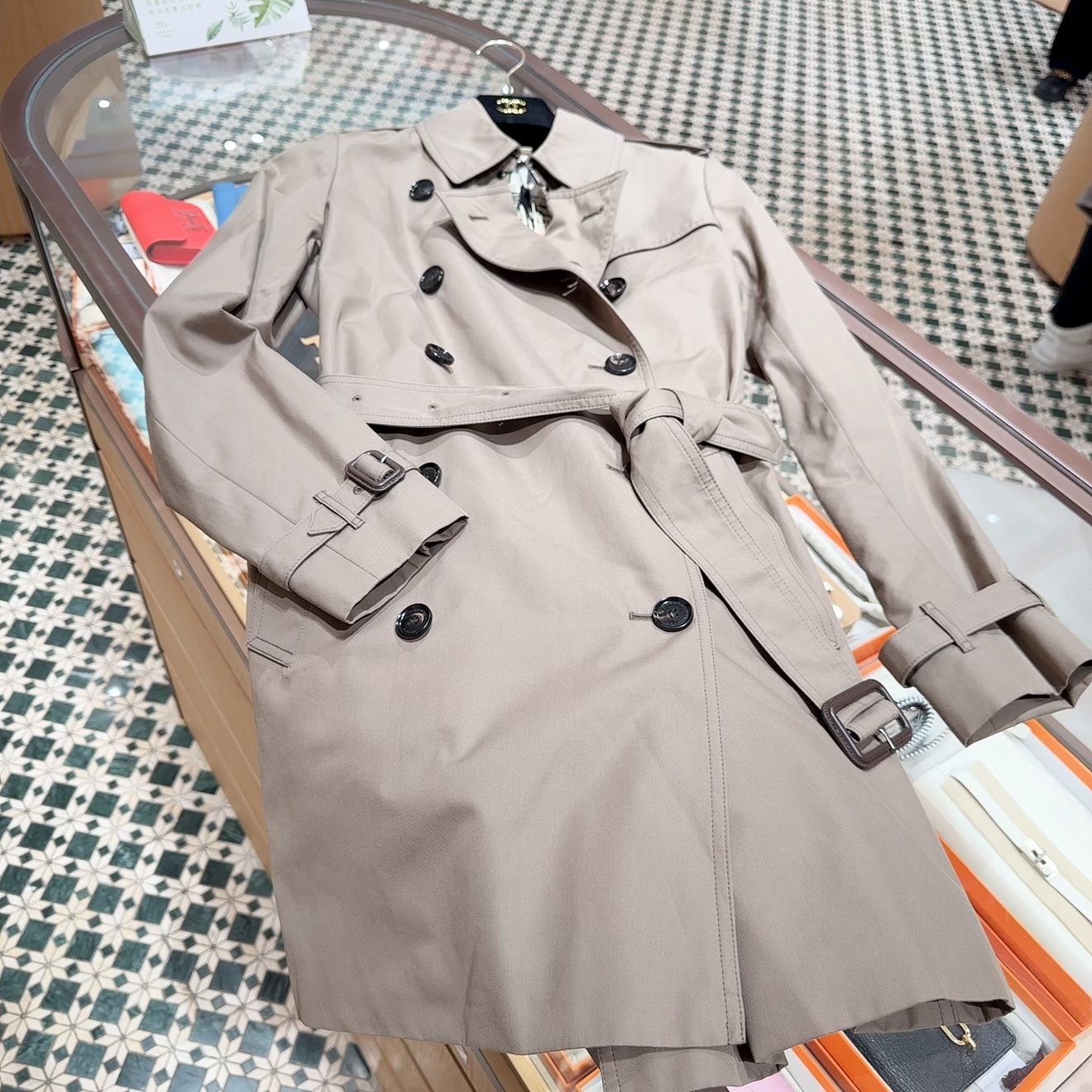 99新 BURBERRY/博柏利 双排扣经典款风衣，fr36