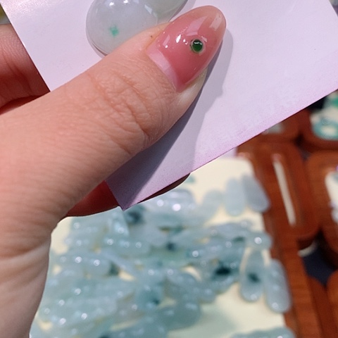 颈饰未镶嵌翡翠豆子