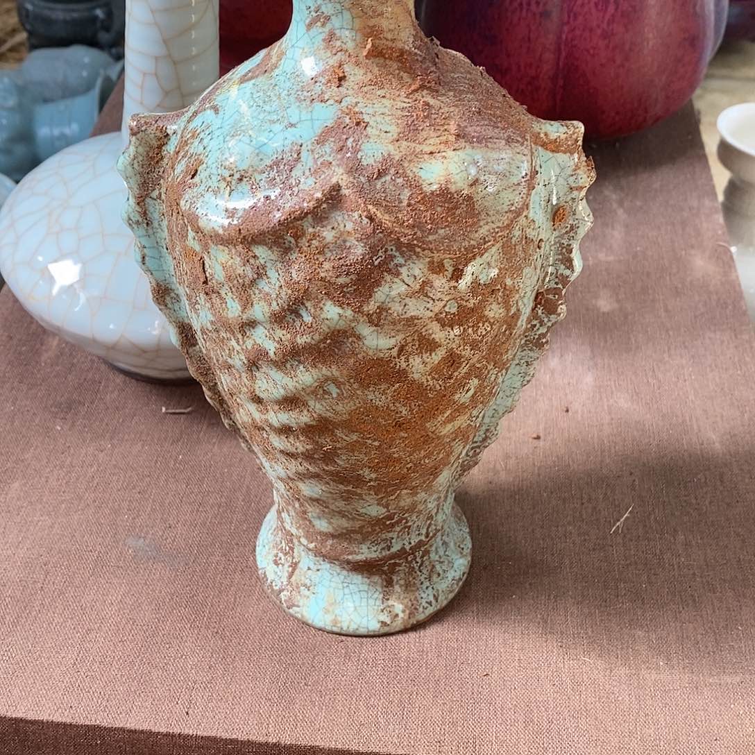 张***生瓷片官窑的一个大鱼瓶