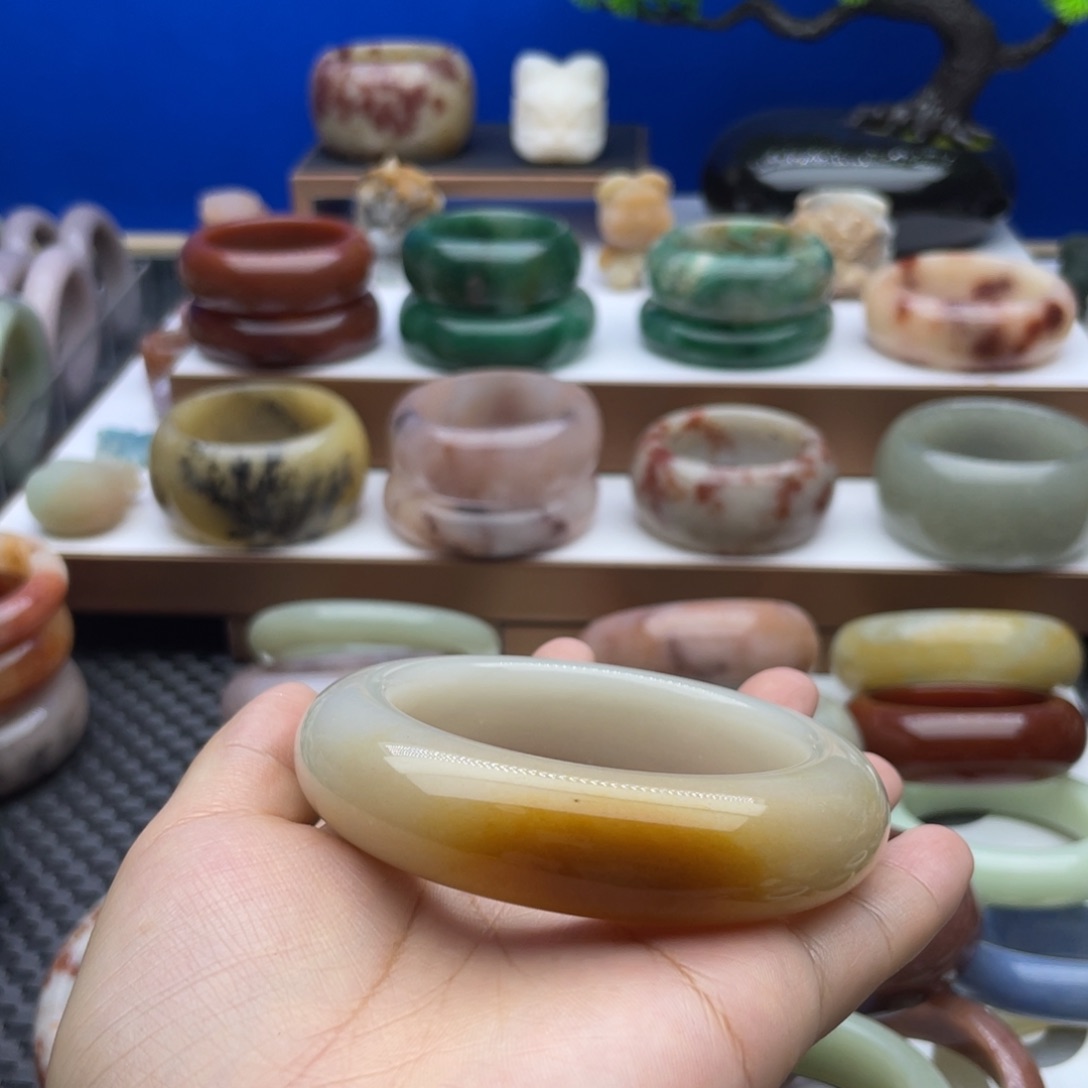 石英质玉手镯未镶嵌珍*