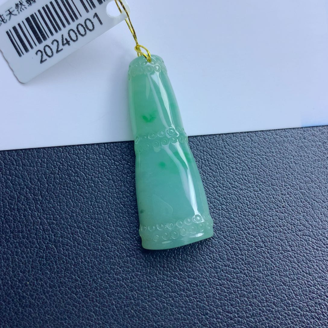 翡翠颈饰未镶嵌竹节