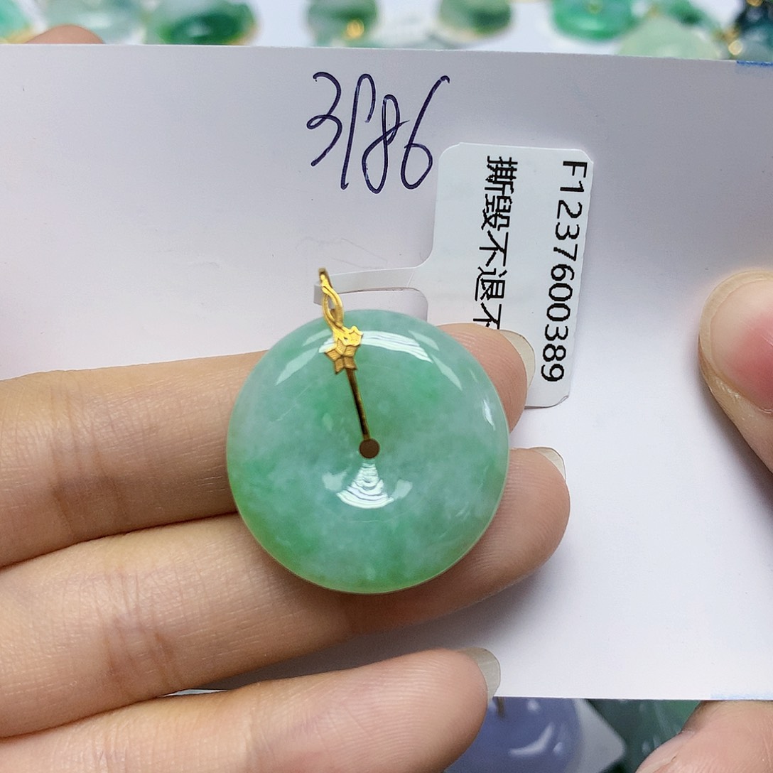 翡翠18K金镶嵌颈饰
