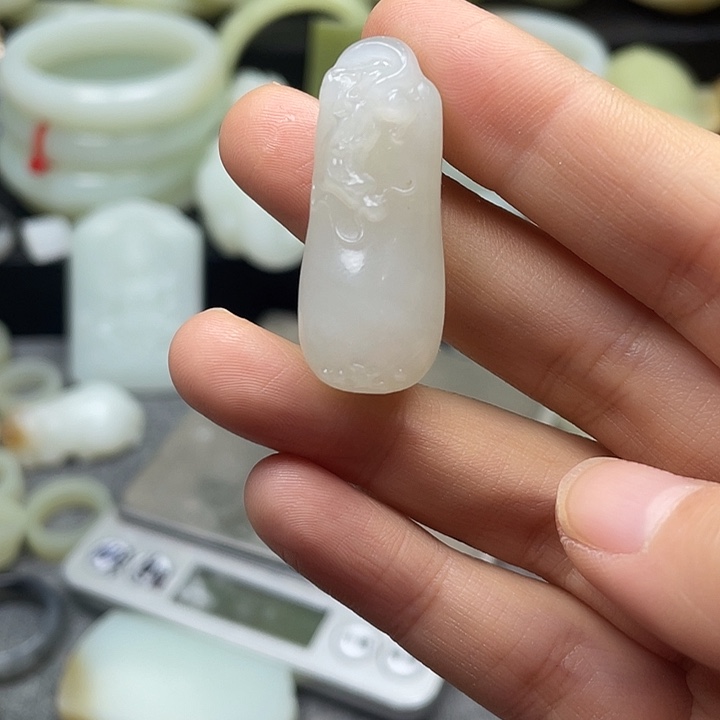 颈饰未镶嵌和田玉（糖玉）