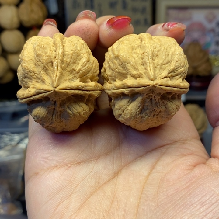 吊坠文玩核桃63有沙眼微瑕不退不换