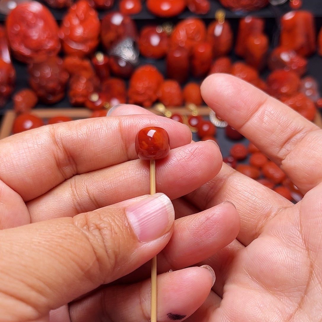 南红玛瑙未镶嵌挂件牛血火焰纹老型10.8mm