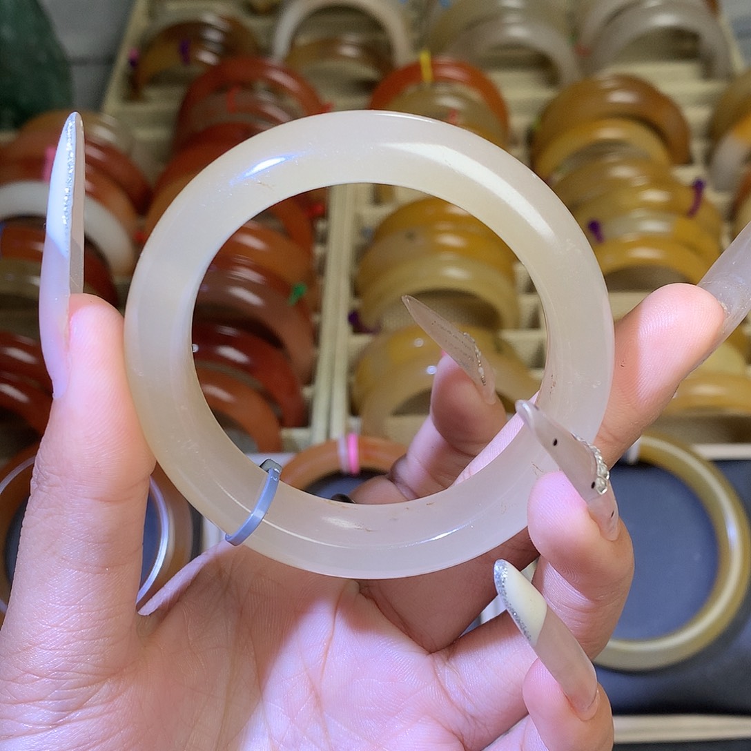 石英质玉未镶嵌手镯