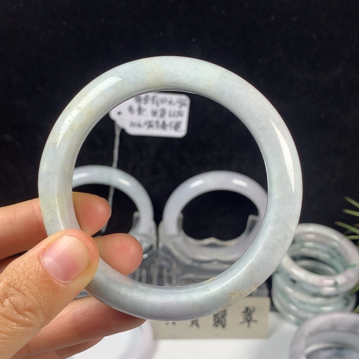 翡翠未镶嵌手镯13号。 58.8圈