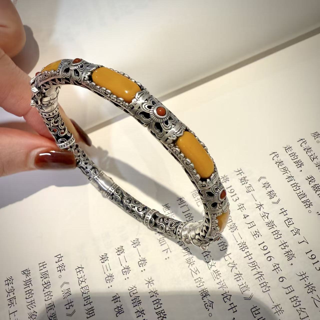 S12162<晶贵坊>S925银做旧哑光蜜蜡搭配南红节节高升手镯民族风