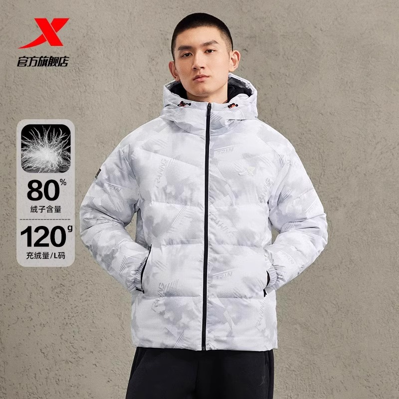 特步运动羽绒服男装冬季新款防风加厚保暖满印连帽外套上衣