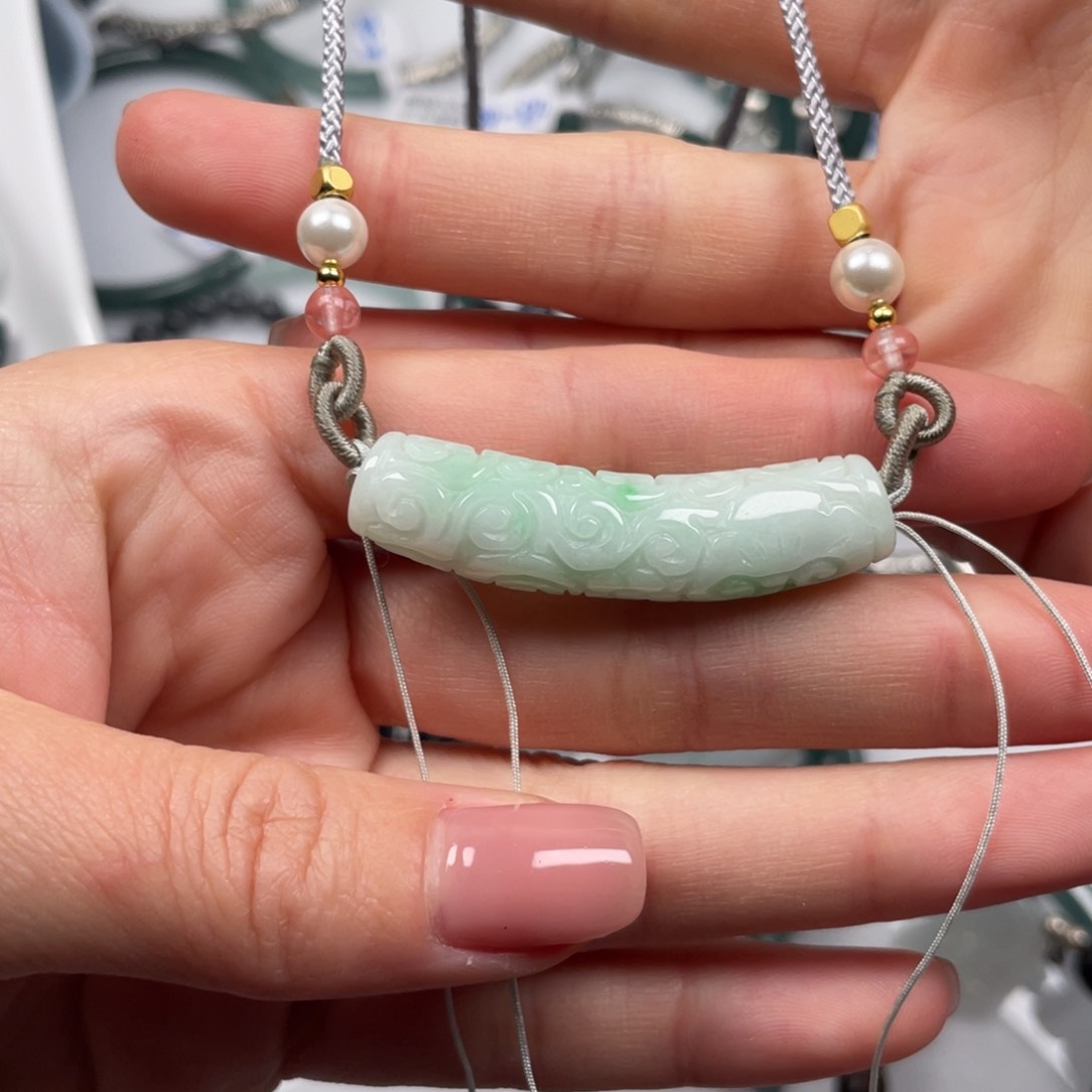 翡翠吊坠(赠链)未镶嵌渔*儿