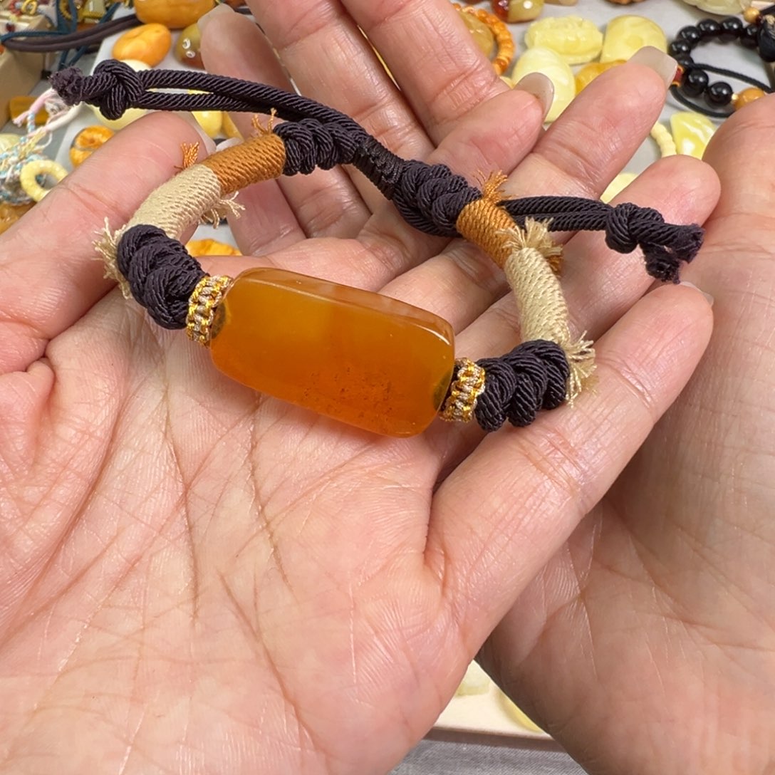 琥珀颈饰未镶嵌蜜蜡微瑕