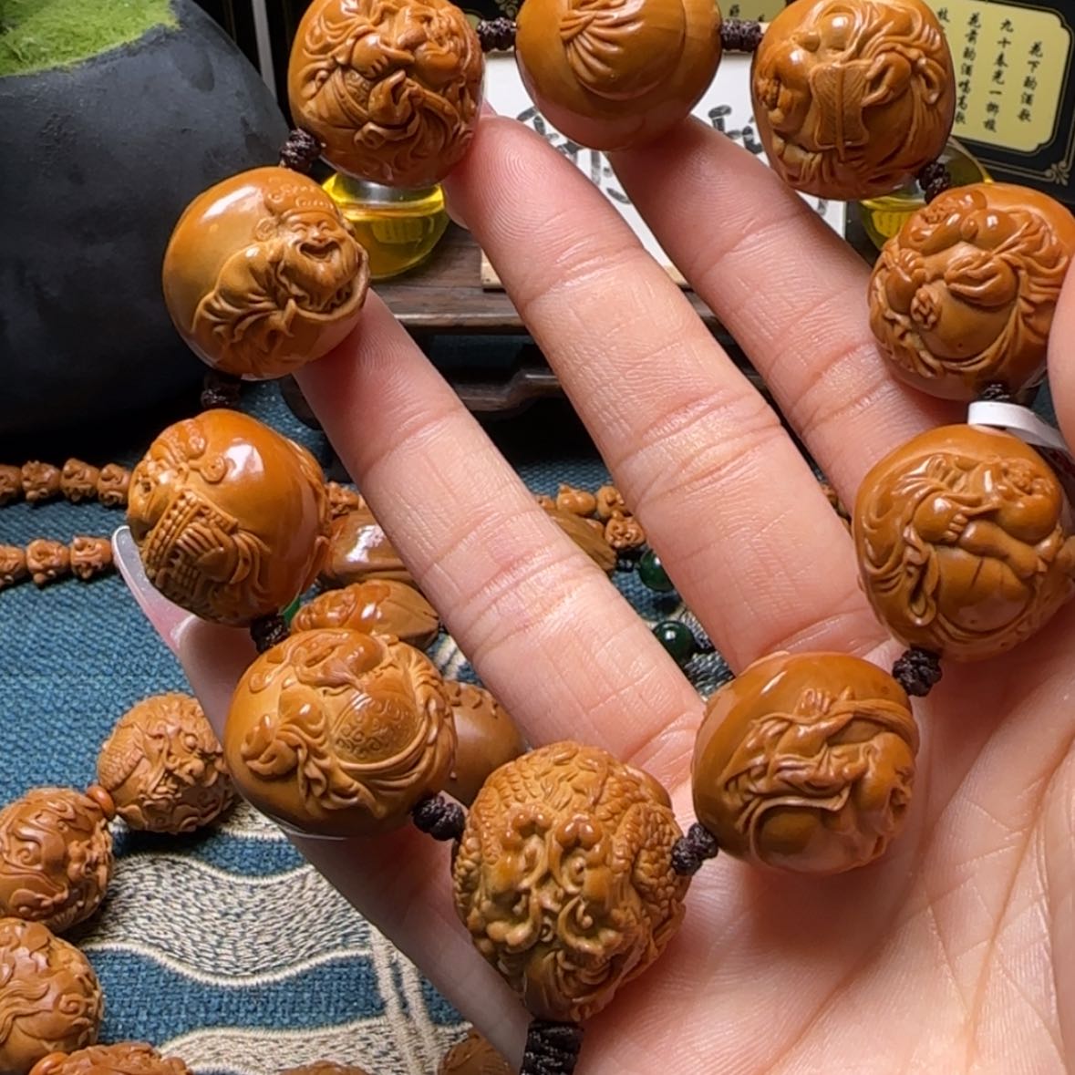 【闪购商品】橄榄核手串浮雕龙财弥