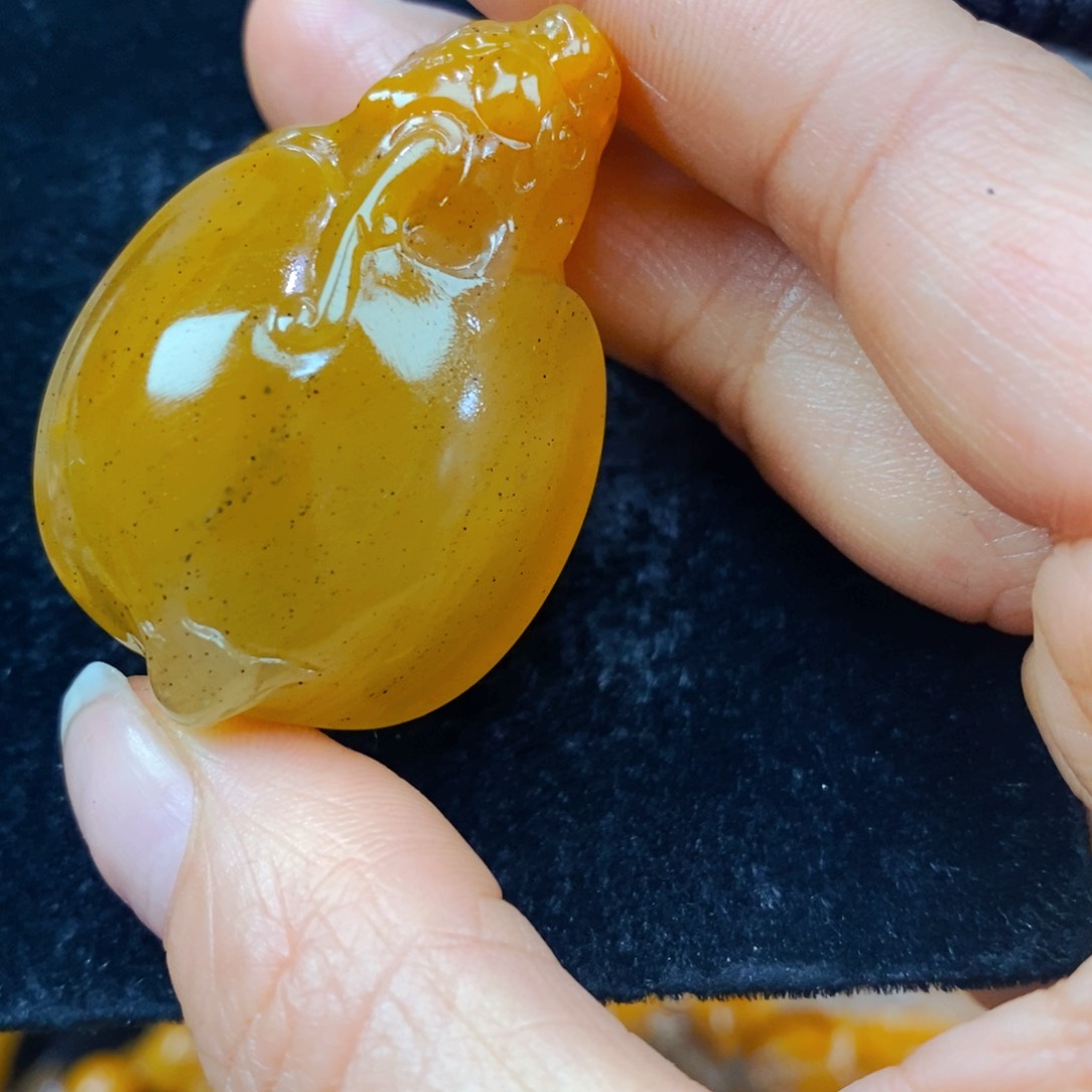 颈饰未镶嵌石英质玉