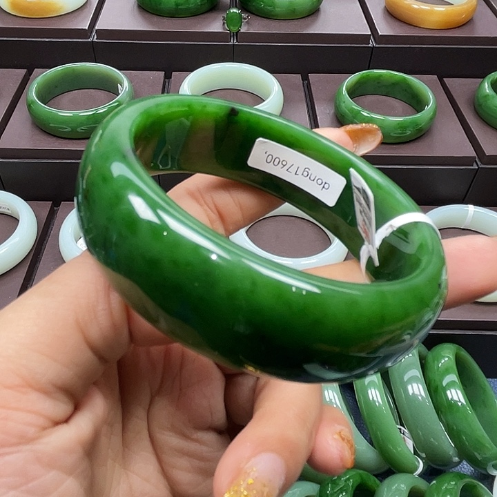 和田玉（碧玉）未镶嵌手镯