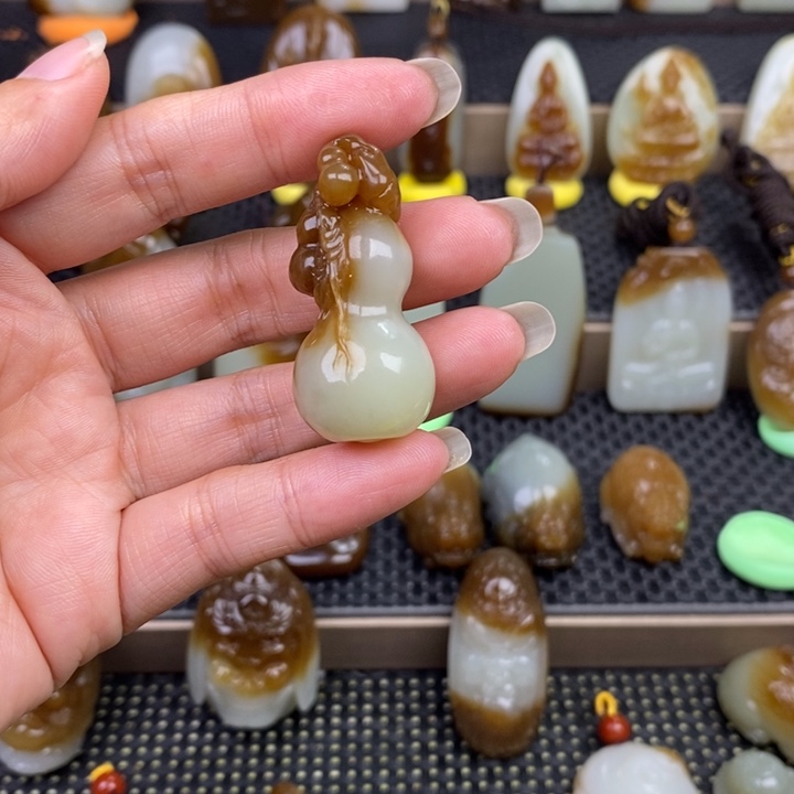 开***天和田玉未镶嵌颈饰