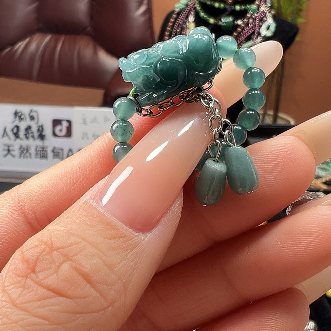 翡翠未镶嵌戒指戒指