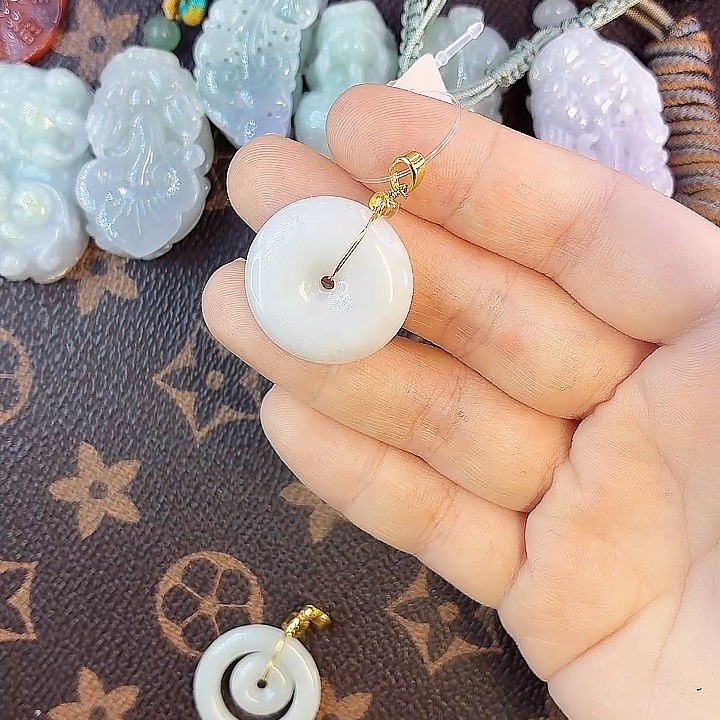 翡翠未镶嵌挂件842