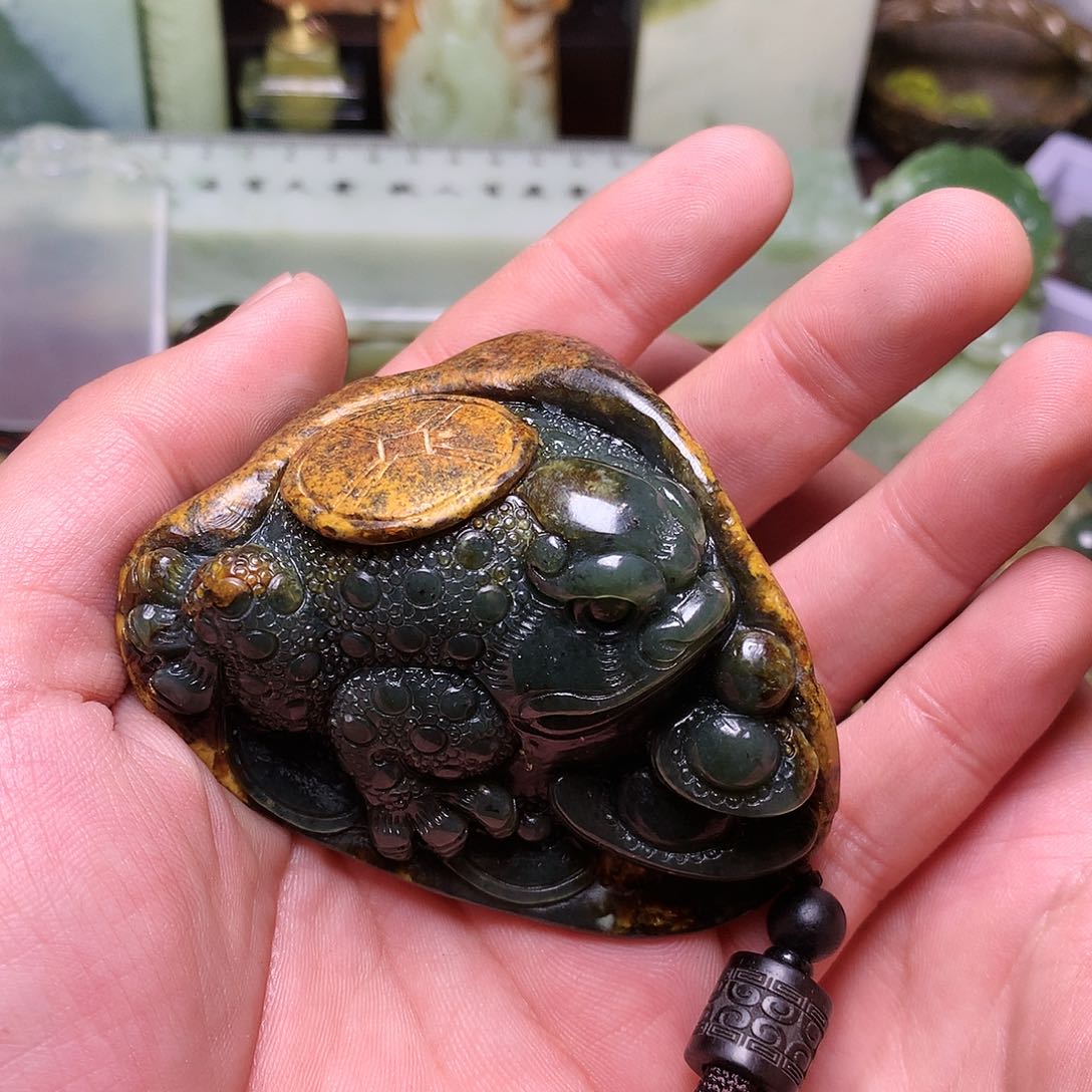 岫岩河磨玉（透闪石质玉）把件未镶嵌