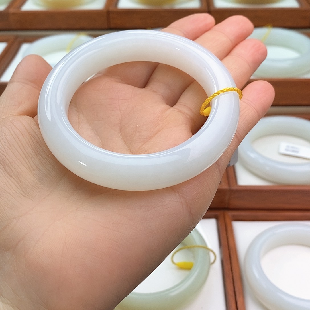 和田玉（白玉）手镯未镶嵌L***e