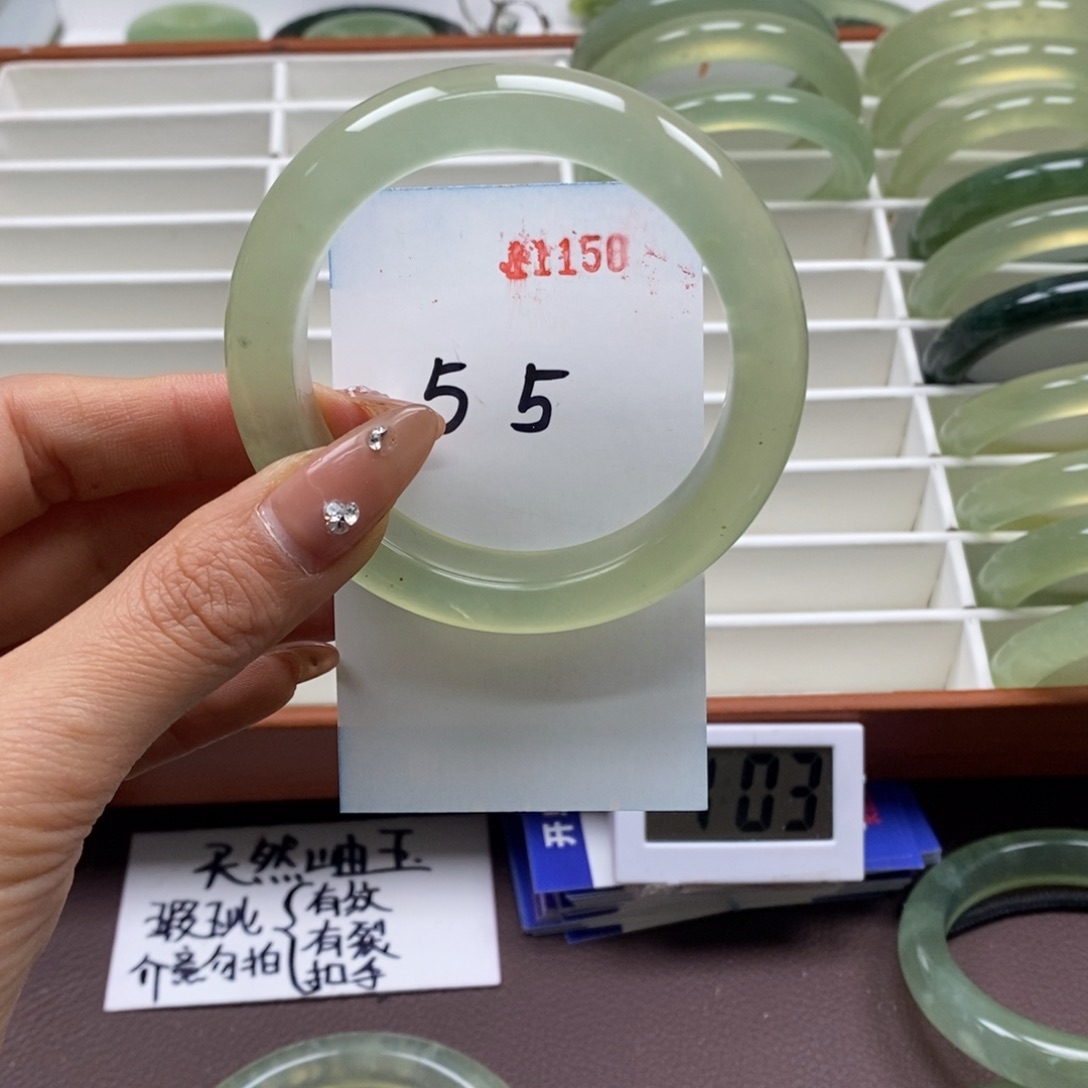 蛇纹石玉手镯未镶嵌