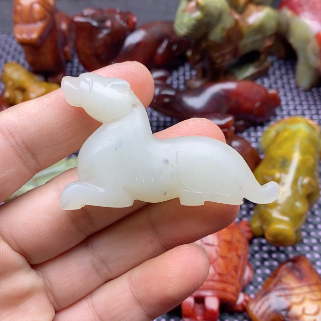 蛇纹石玉颈饰未镶嵌