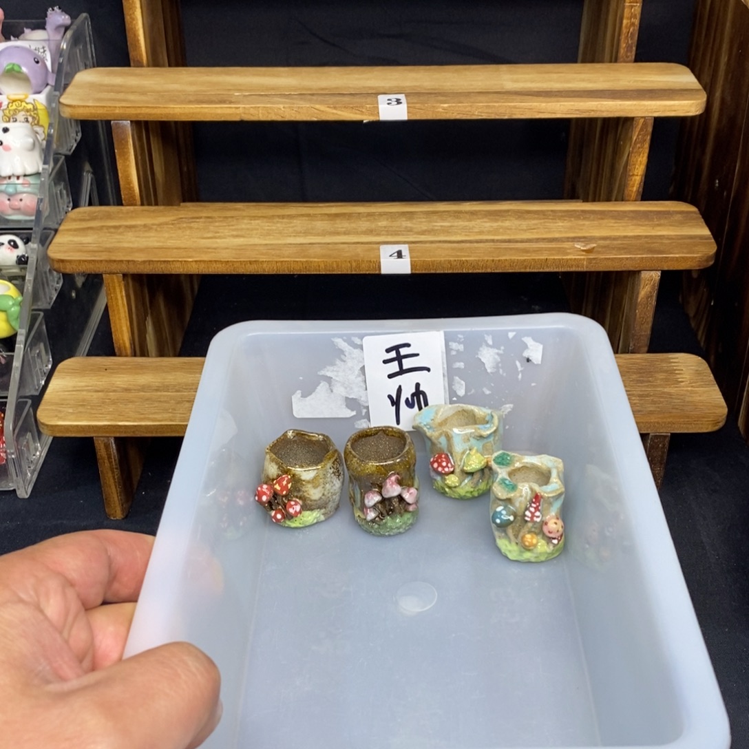 王***！手捏釉烧拇指花盆4只