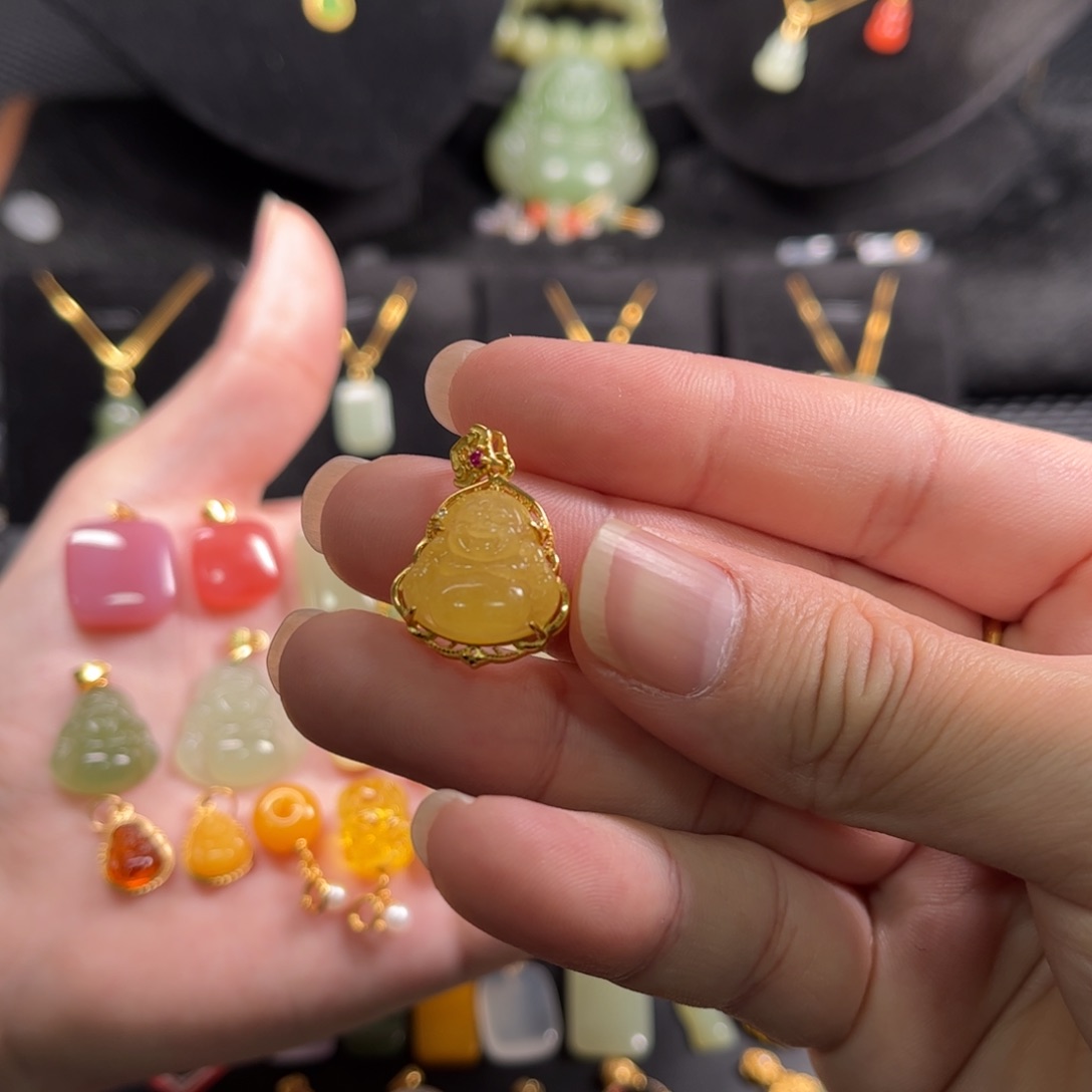 蜜蜡颈饰银S925镶嵌黄*吊坠