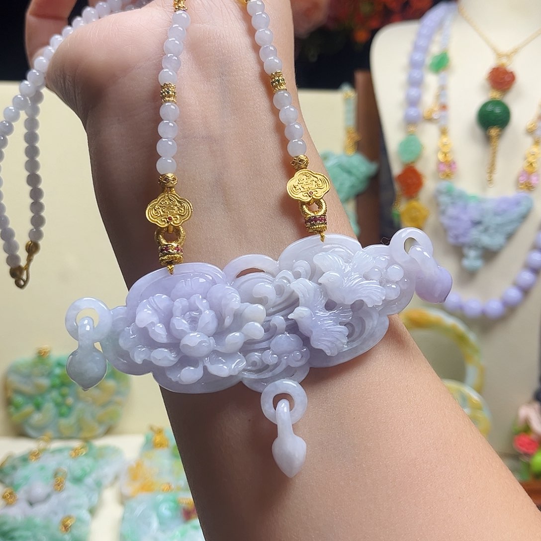 翡翠颈饰未镶嵌紫