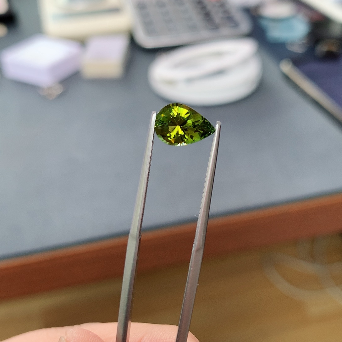 碧玺1.45克拉满火彩未镶嵌