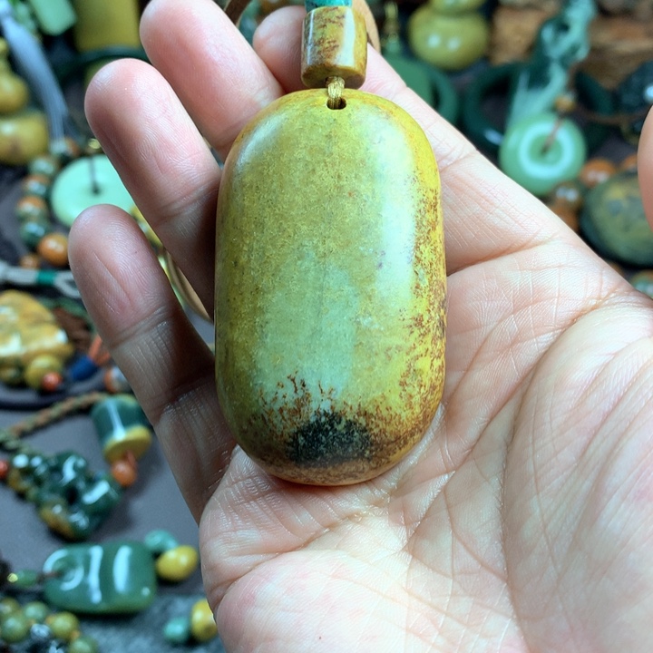 吊坠(赠链)未镶嵌岫岩河磨玉（透闪石质玉）沐*?