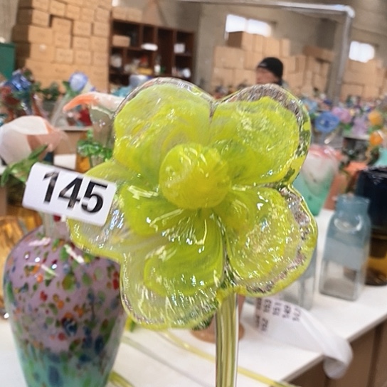 琉璃花瓶高45厘米宽9厘米