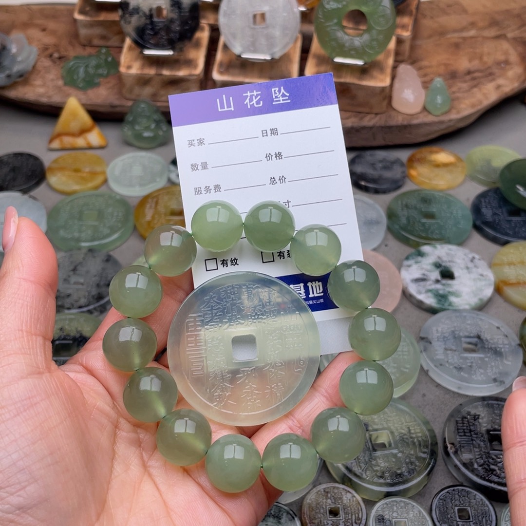 我***…蛇纹石玉未镶嵌颈饰