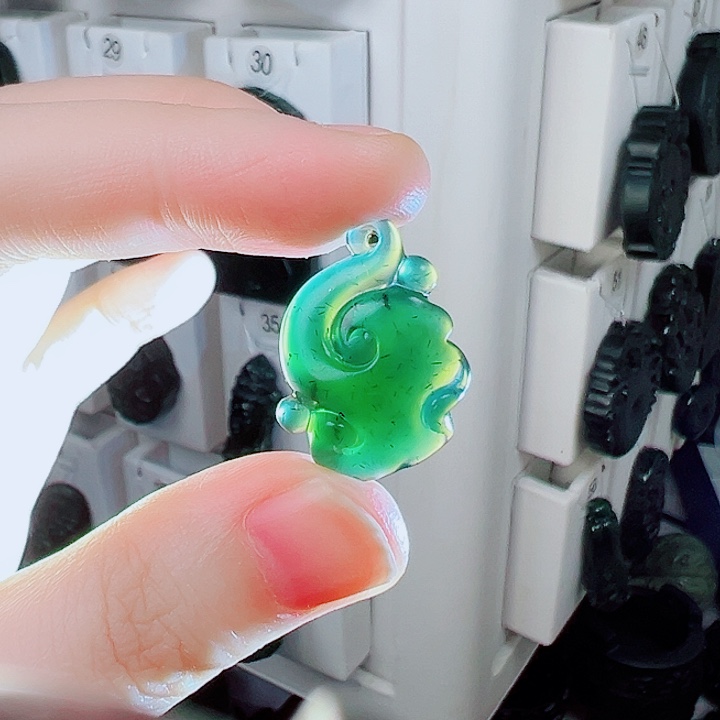 蛇纹石玉颈饰未镶嵌