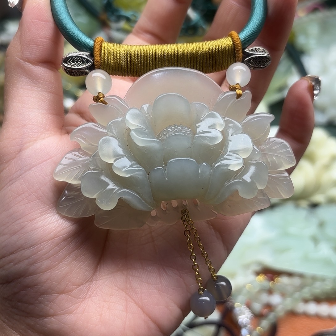 蛇纹石玉未镶嵌吊坠